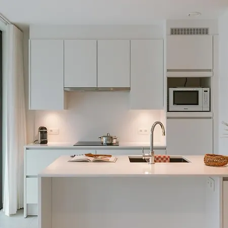 Huswell - New In With Terrace Apartment