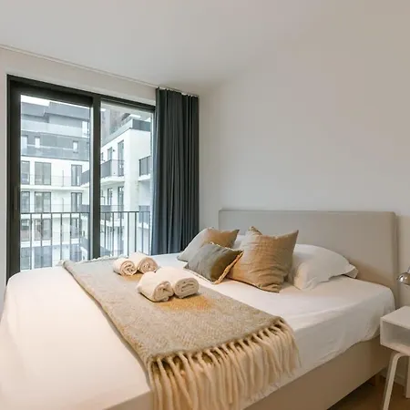 Huswell - New In With Terrace Apartment *