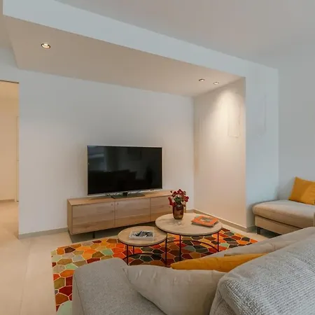 Huswell - New In With Terrace