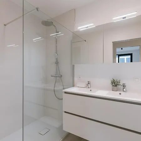 Huswell - New In With Terrace * نيوبورت