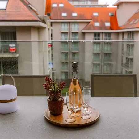 Huswell - New In With Terrace Apartment